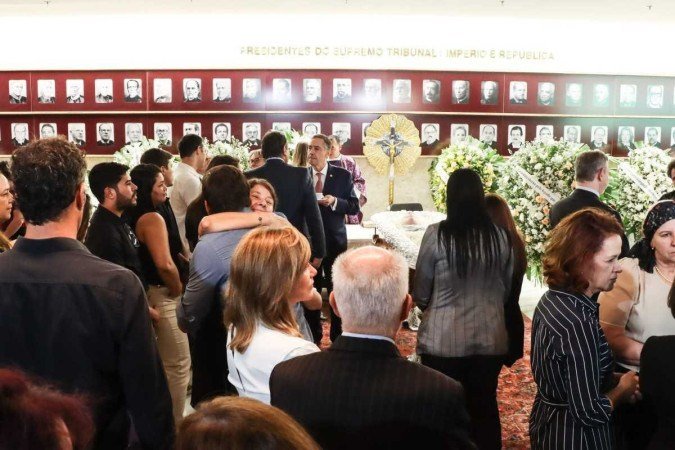 O presidente do Supremo, Luís Roberto Barroso, voltou a Brasília para participar do velório - (crédito: Valter Campanato/Agência Brasil) O presidente do Supremo, Luís Roberto Barroso, voltou a Brasília para participar do velório - (crédito: Valter Campanato/Agência Brasil)