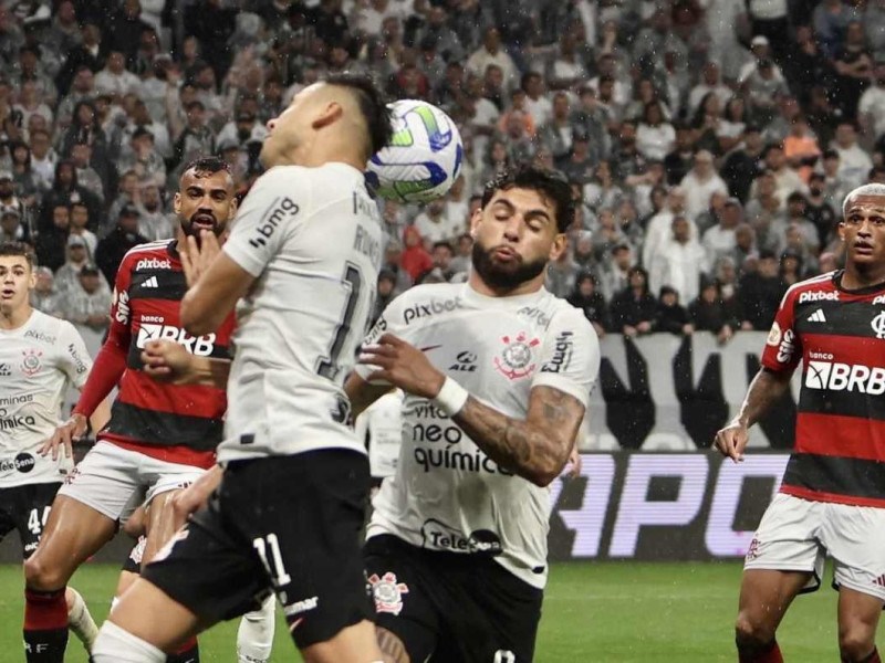 Atacante do Corinthians marca em empate e fica próximo de assumir