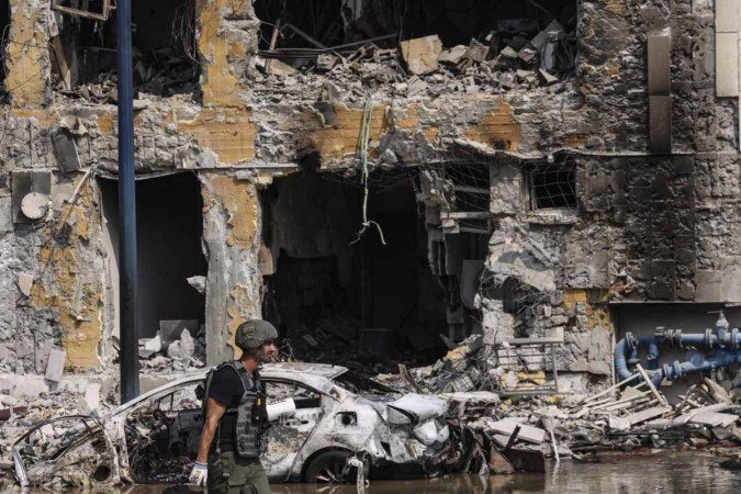 Delegacia de polícia israelense destruída durante batalhas para desalojar militantes em Sderot