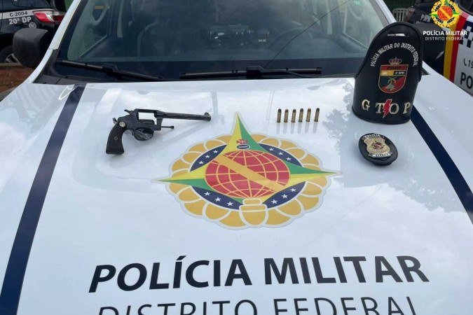 PM apreende arma de fogo próximo ao cemitério do Gama - (crédito: PMDF) PM apreende arma de fogo próximo ao cemitério do Gama - (crédito: PMDF)