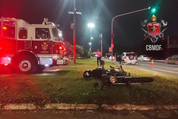Bombeiros atenderam a ocorrência em frente à antiga Rodoferroviária - (crédito: CBMDF) Bombeiros atenderam a ocorrência em frente à antiga Rodoferroviária - (crédito: CBMDF)