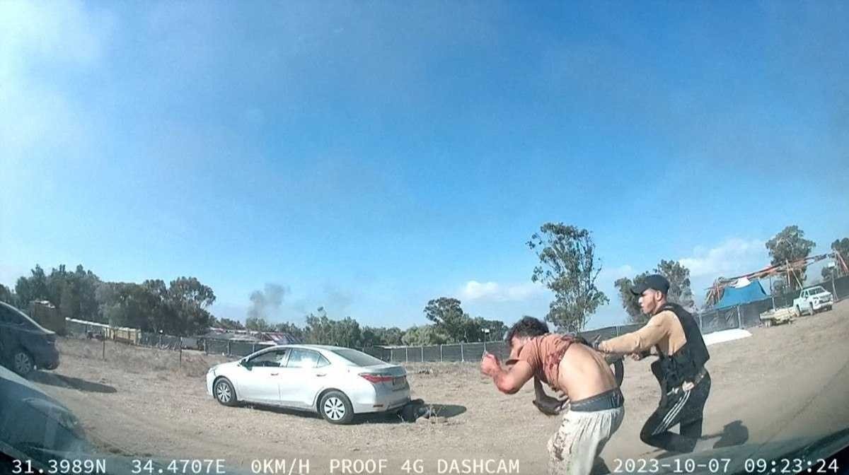 Imagem de vídeo mostra militante palestino levando refém após invasão a uma rave 