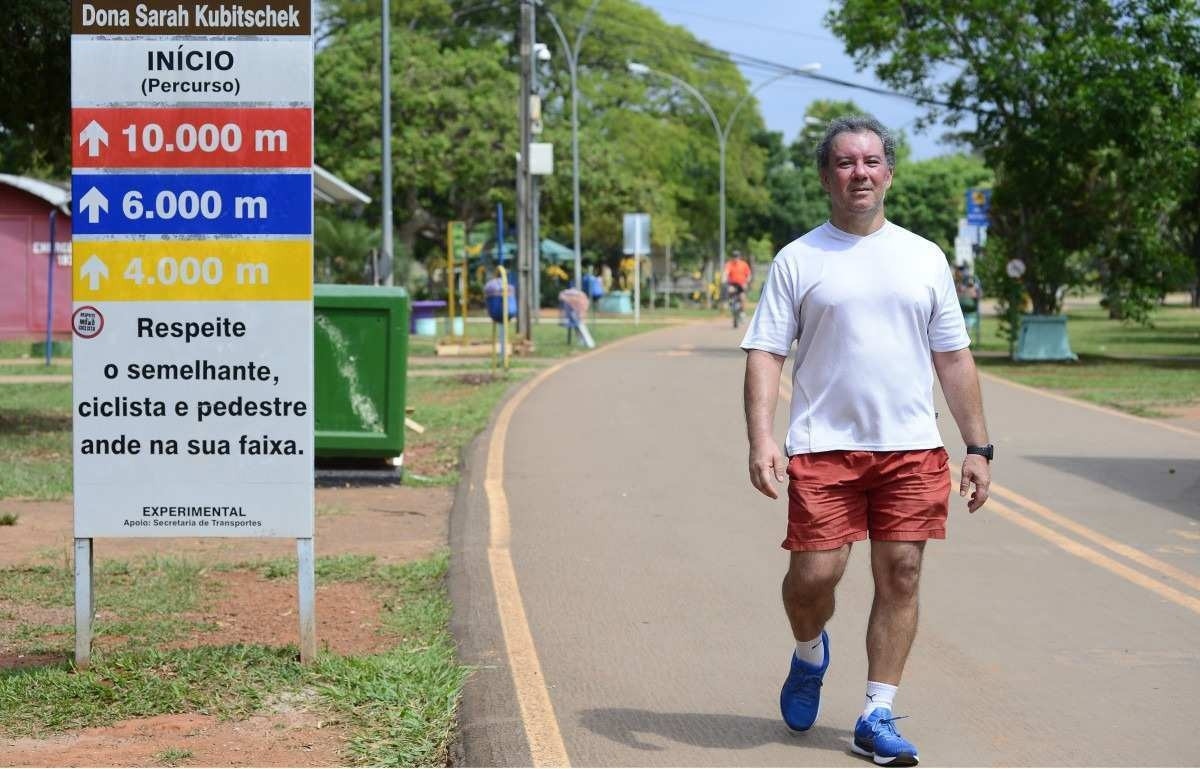 Por questões ligadas à saúde, Homero Martins, 55, tem o hábito de caminhar de manhã cedo no Parque da Cidade