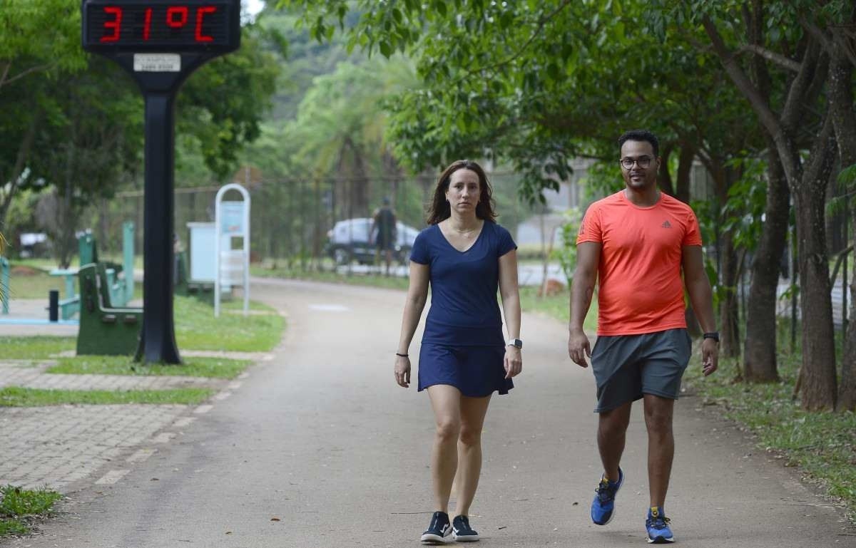 Praticantes de caminhada contam como a atividade favorecem o bem-estar