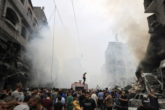 O Hamas atacou Israel de surpresa no sábado (7/10) deixando mais de 900 mortos no país - (crédito: MAHMUD HAMS/AFP) O Hamas atacou Israel de surpresa no sábado (7/10) deixando mais de 900 mortos no país - (crédito: MAHMUD HAMS/AFP)