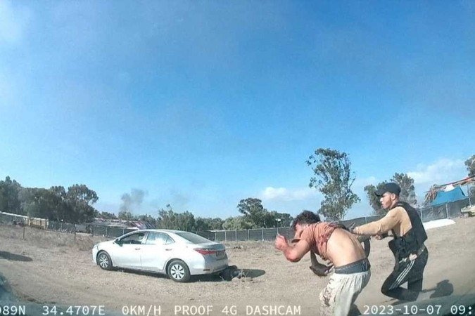 Imagem de vídeo mostra Hamas levando refém após invasão a rave 