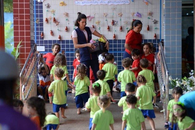 Na primeira infância, é brincando que se aprende. Colégio Maria Montessori 