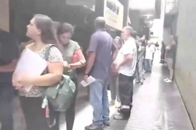 Desconto de sindicato em salário de servidores causa tumulto e indignação
- (crédito: Material cedido ao Correio)
Desconto de sindicato em salário de servidores causa tumulto e indignação
- (crédito: Material cedido ao Correio)