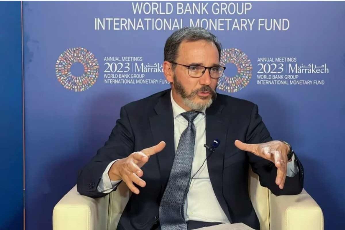 FMI vê desaceleração e crescimento frágil da economia global