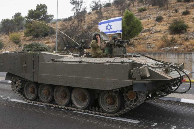 As forças israelenses nesta terça-feira (10/10), lançaram fogo de artilharia contra o Líbano após disparos de foguetes contra Israel - (crédito: Jalaa MAREY / AFP) As forças israelenses nesta terça-feira (10/10), lançaram fogo de artilharia contra o Líbano após disparos de foguetes contra Israel - (crédito: Jalaa MAREY / AFP)
