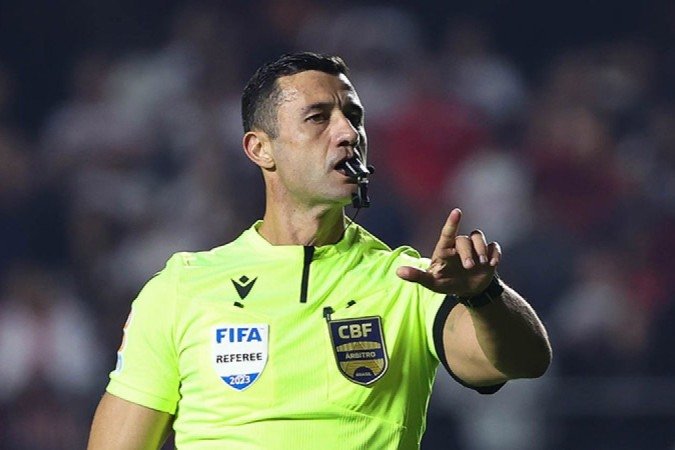 Vasco se revolta com arbitragem de Bráulio da Silva Machado em jogo contra o São Paulo – Foto: - (crédito: Cesar Greco/Palmeiras ) Vasco se revolta com arbitragem de Bráulio da Silva Machado em jogo contra o São Paulo – Foto: - (crédito: Cesar Greco/Palmeiras )