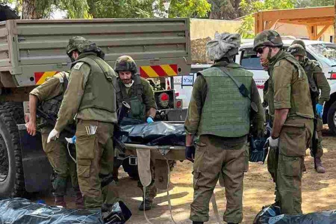 Corpos retirados do kibbutz de Kfar Aza, a 3km da Faixa de Gaza: 28 bebês decapitados pelos terroristas  -  (crédito: Fotos: Oren Rosenfeld)