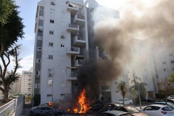 "O número de mártires aumentou para cerca de 1.200 e o número de feridos para cerca de 5.600", declarou um porta-voz do ministério em Gaza, - (crédito: AFP) "O número de mártires aumentou para cerca de 1.200 e o número de feridos para cerca de 5.600", declarou um porta-voz do ministério em Gaza, - (crédito: AFP)