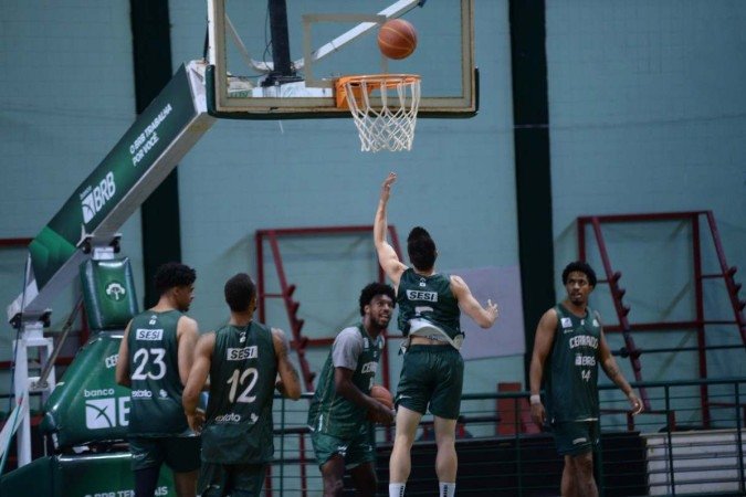 Na bandeja, Davi Rossetto se prepara para tentar liderar o Cerrado rumo aos playoffs do NBB pela primeira vez - (crédito: Minervino Júnior/CB/D.A.Press) Na bandeja, Davi Rossetto se prepara para tentar liderar o Cerrado rumo aos playoffs do NBB pela primeira vez - (crédito: Minervino Júnior/CB/D.A.Press)