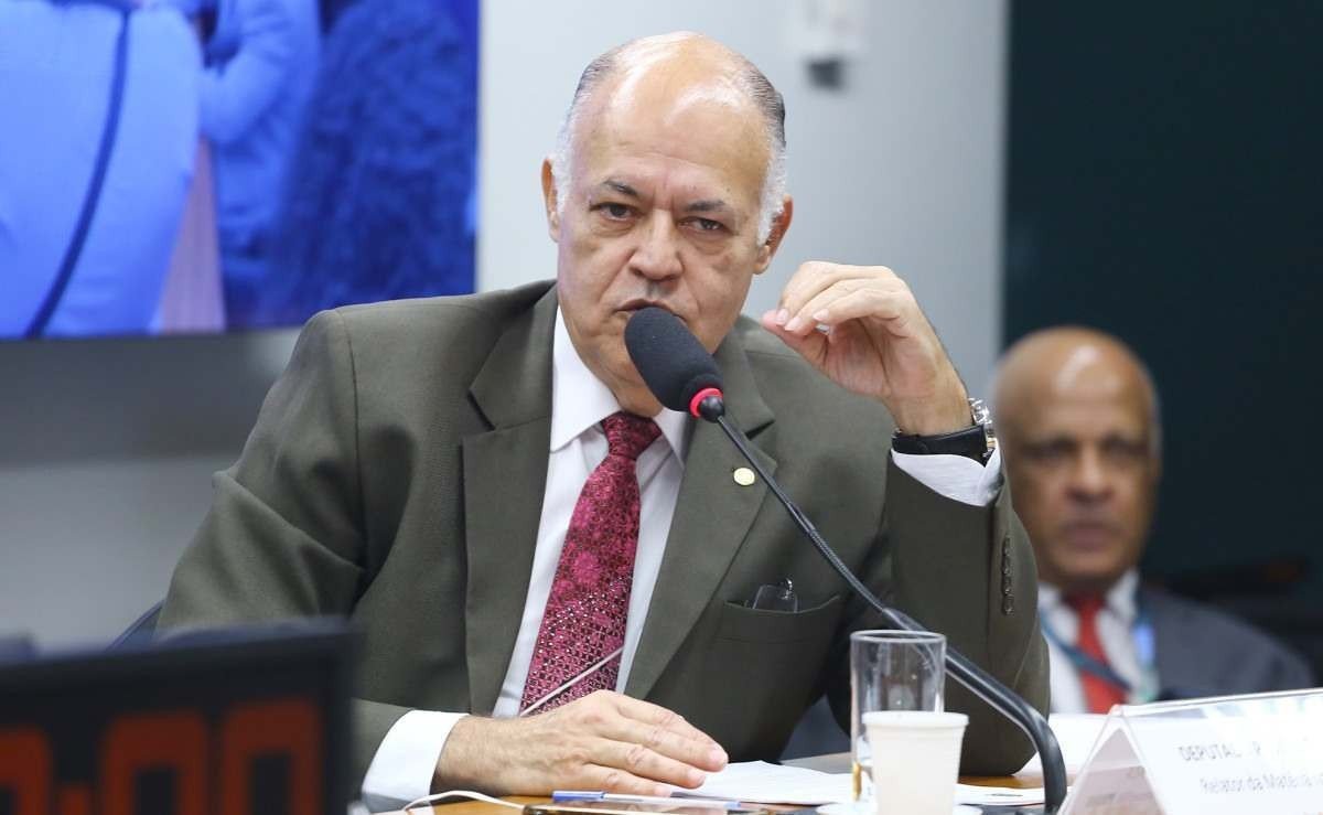 Comissão aprova PL que proíbe casamento de pessoas do mesmo sexo