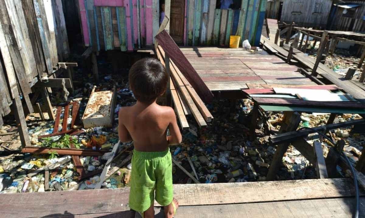 Pobreza infantil ainda atinge 55,9% das crianças e adolescentes no Brasil