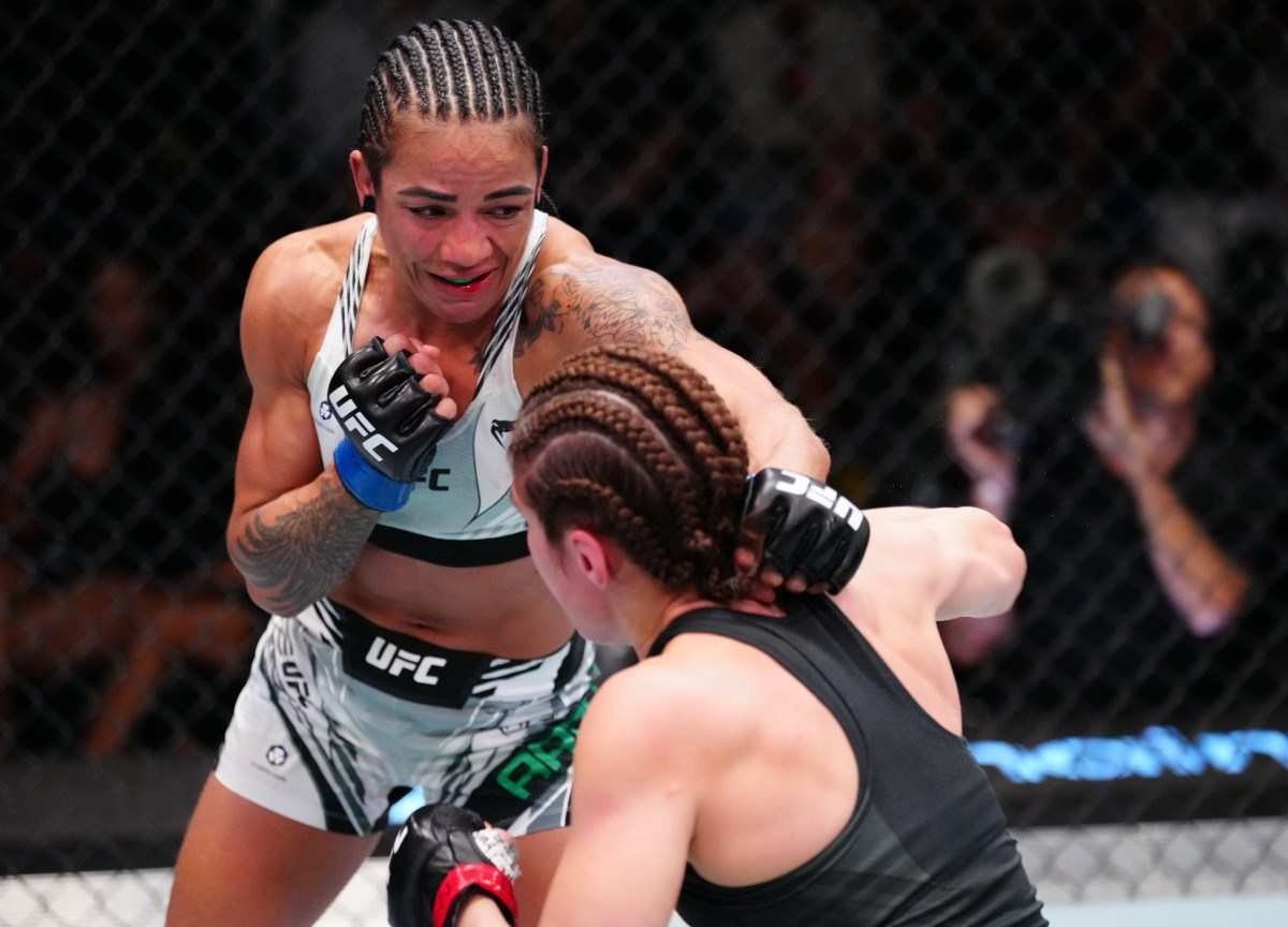 Brasiliense Viviane Araújo em ação pelo UFC