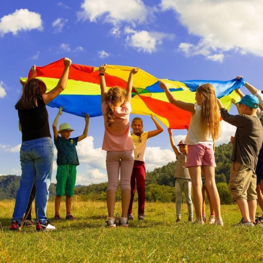 Tarde de muita diversão para crianças e adolescentes das Casas de