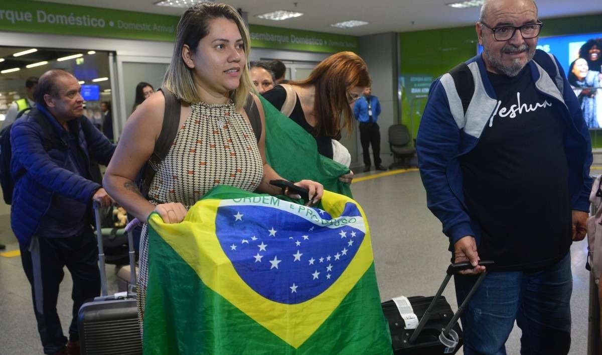 Brasileiros resgatados em Israel chegam a Brasília