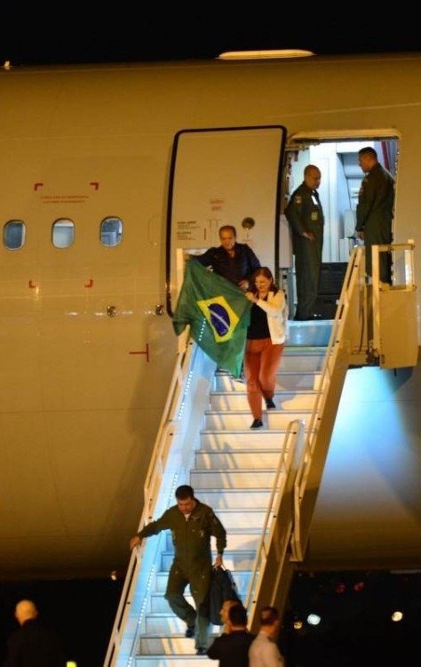 Primeiro voo da FAB de resgate de brasileiros retidos em Israel chega em Brasília