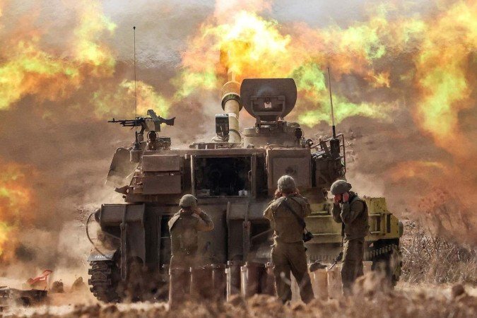 Soldados disparam bombas perto da fronteira com a Faixa de Gaza, no sul de Israel após o ataque do Hamas
- (crédito: Jack Guez/AFP) Soldados disparam bombas perto da fronteira com a Faixa de Gaza, no sul de Israel após o ataque do Hamas
- (crédito: Jack Guez/AFP)