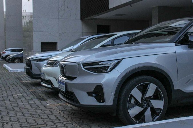 Apesar da pequena quantidade, os veículos elétricos e híbridos estão em uma crescente constante no DF -  (crédito:  Kayo Magalhães/CB/D.A Press)