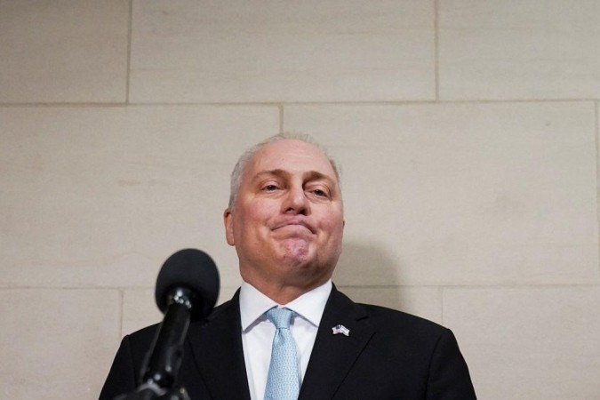 O republicano Steve Scalise foi o escolhido por seu partido para concorrer, mas o placar estreito de sua aprovação mostra que as coisas não serão fáceis para Scalise - (crédito: REUTERS/Kevin Lamarque) O republicano Steve Scalise foi o escolhido por seu partido para concorrer, mas o placar estreito de sua aprovação mostra que as coisas não serão fáceis para Scalise - (crédito: REUTERS/Kevin Lamarque)