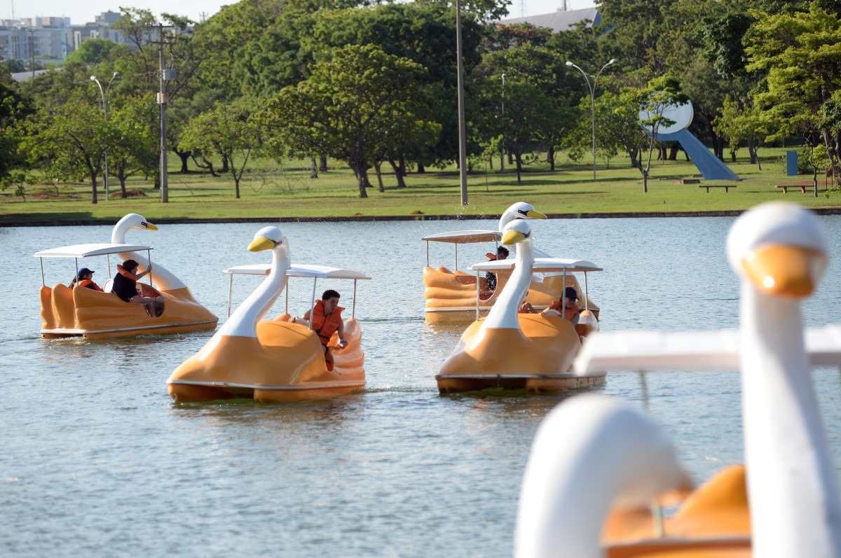  Aniversário do Parque da Cidade e véspera do Dia das Crianças. Na foto, reativação do pedalinho.