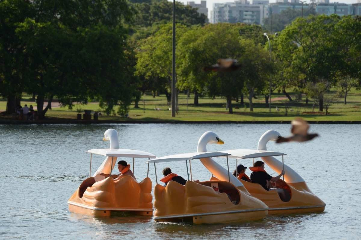  Aniversário do Parque da Cidade e véspera do Dia das Crianças. Na foto, reativação do pedalinho.