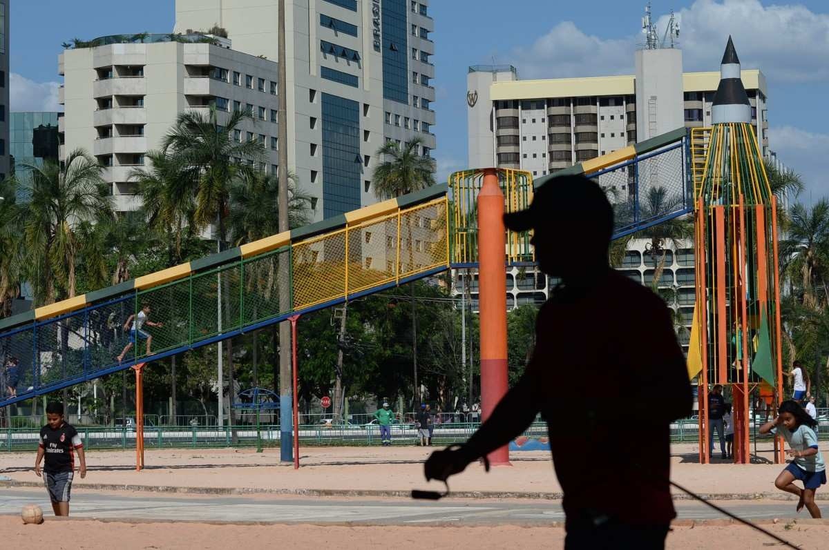  Aniversário do Parque da Cidade e véspera do Dia das Crianças. Na foto, foguete no parque. 