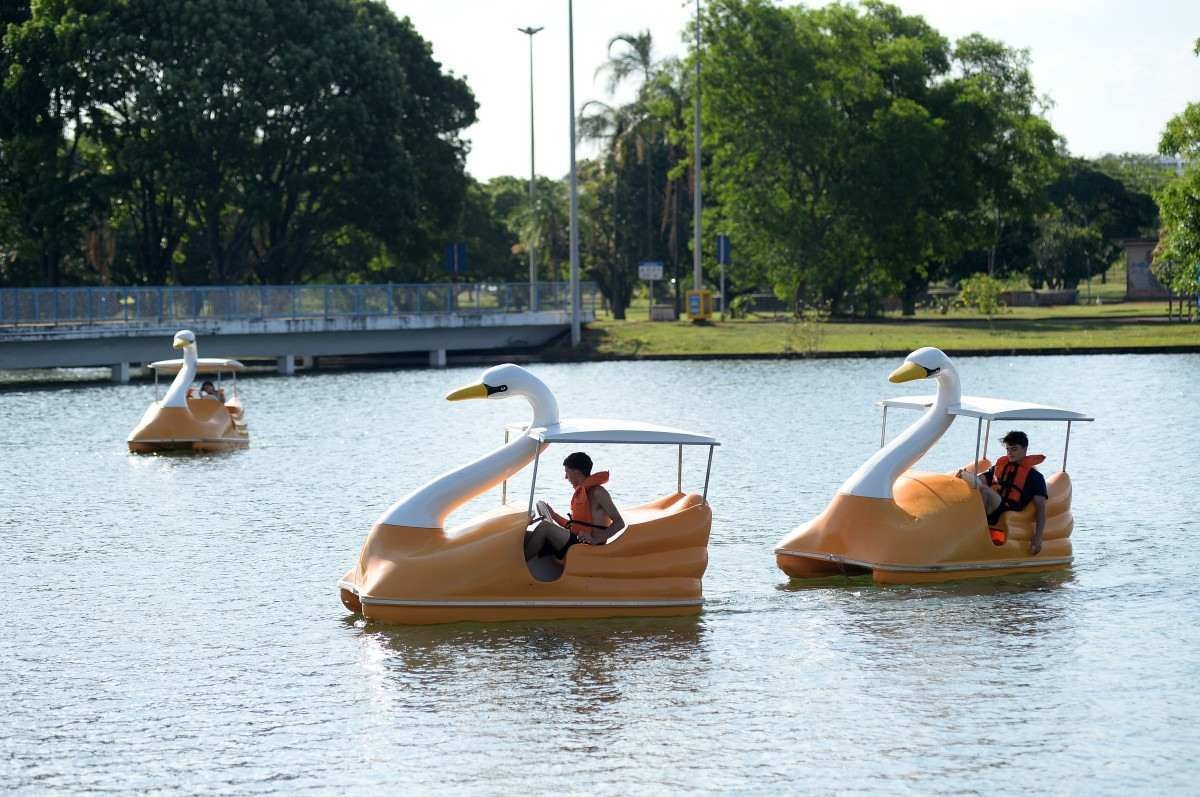  Aniversário do Parque da Cidade e véspera do Dia das Crianças. Na foto, reativação do pedalinho.