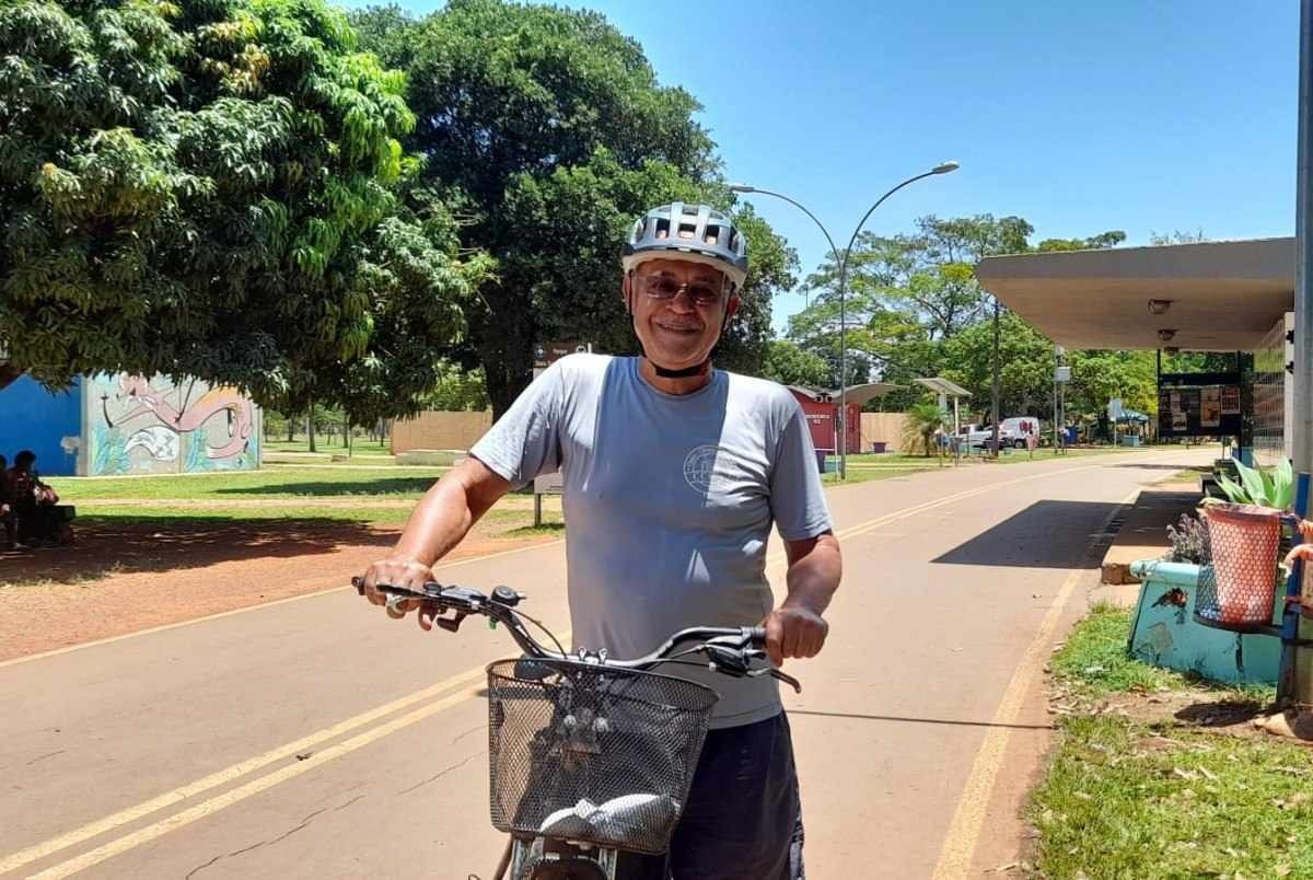 Carlos Alberto de Souza gosta de pedalar e colocar o papo em dia no espaço