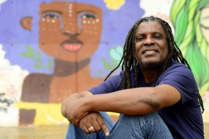 Apaixonado pela Universidade de Brasília, onde trabalha há 30 anos, o professor Nelson Inocêncio começou cedo a trilhar o caminho do ativismo negro e hoje consolida, com garra e coragem, a luta contra o racismo.