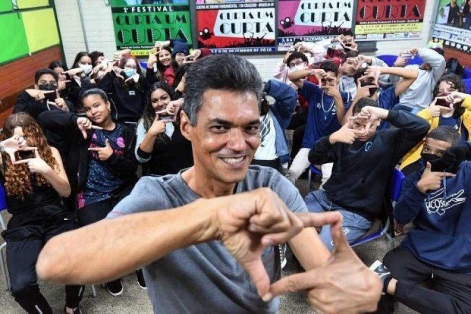 Professor da rede Publica de Ensino Zaldo Borges, da Aulas para Alunos que unem Cinema entre outras disciplina. Ja ganhou diversos premios com Filmes produzidos por seu Alunos. 