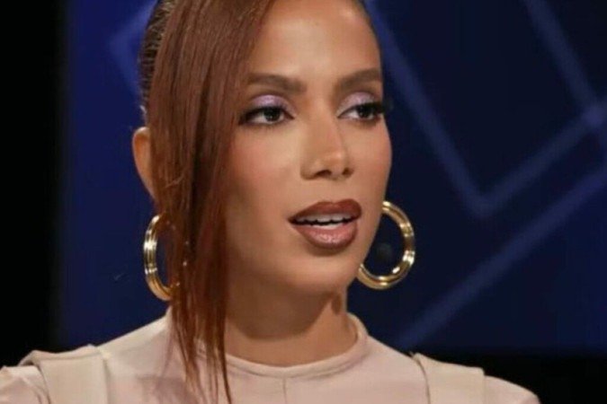Anitta fala sobre fama: ‘Arrisquei minha vida pessoal por fofoca’ - (crédito: Reprodução/Youtube) Anitta fala sobre fama: ‘Arrisquei minha vida pessoal por fofoca’ - (crédito: Reprodução/Youtube)
