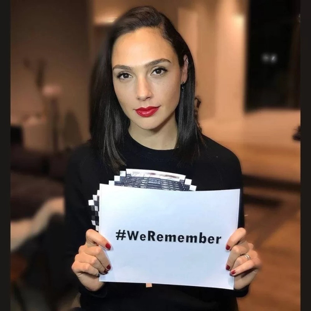 Atriz Gal Gadot, que já serviu ao Exército de Israel, se manifesta contra  ataques