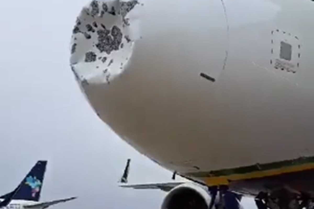 Vídeo: dois aviões ficam danificados após tempestades no Sudeste