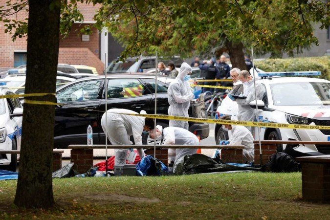Ataque a faca em liceu no norte da França deixa um morto - (crédito: Reprodução/ Ludovic MARIN / POOL / AFP) Ataque a faca em liceu no norte da França deixa um morto - (crédito: Reprodução/ Ludovic MARIN / POOL / AFP)