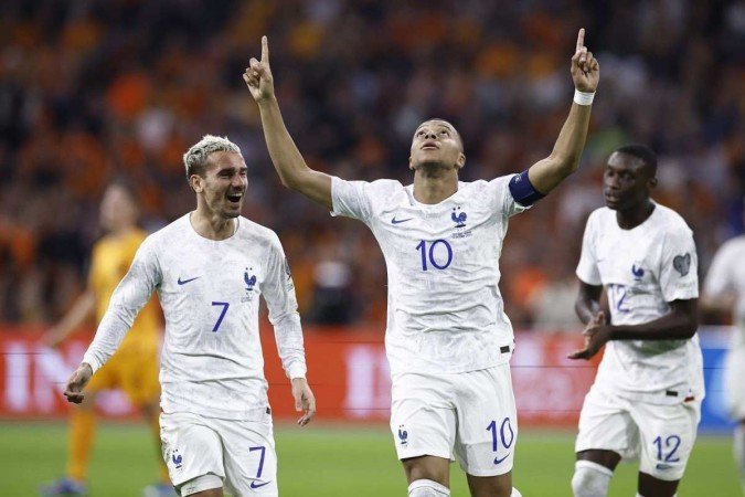 Kyllian Mbappe e companhia venceram a Holanda por 2x1 para garantir a França na Euro 2024 - (crédito: Kenzo Tribouillard/AFP) Kyllian Mbappe e companhia venceram a Holanda por 2x1 para garantir a França na Euro 2024 - (crédito: Kenzo Tribouillard/AFP)