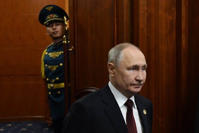 A grande maioria dos opositores de peso às políticas do presidente Vladimir Putin está na prisão ou no exílio. - (crédito: VYACHESLAV OSELEDKO / AFP) A grande maioria dos opositores de peso às políticas do presidente Vladimir Putin está na prisão ou no exílio. - (crédito: VYACHESLAV OSELEDKO / AFP)