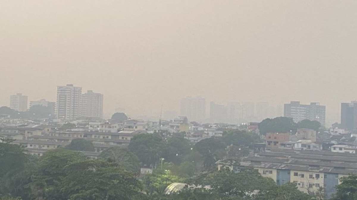 Manaus é encoberta por fumaça de queimadas pelo terceiro dia seguido