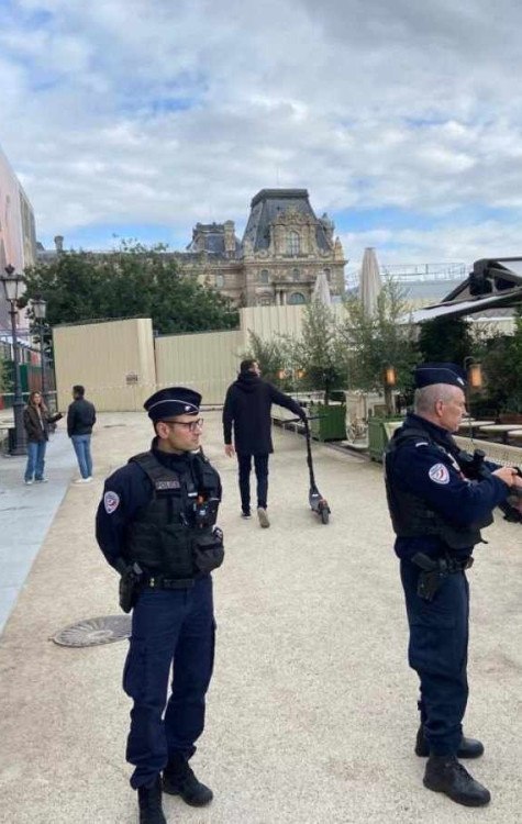 Museu louvre é fechado neste sábado