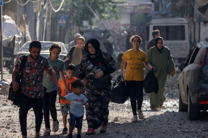 Gaza está sob bombardeio, dificultando a evacuação dos civis - (crédito: Getty Images) Gaza está sob bombardeio, dificultando a evacuação dos civis - (crédito: Getty Images)