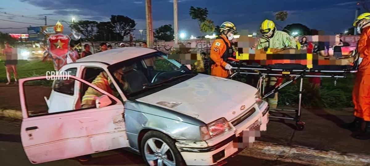Colisão envolvendo dois veículos deixa duas pessoas feridas em Planaltina na noite deste sábado (14/10)