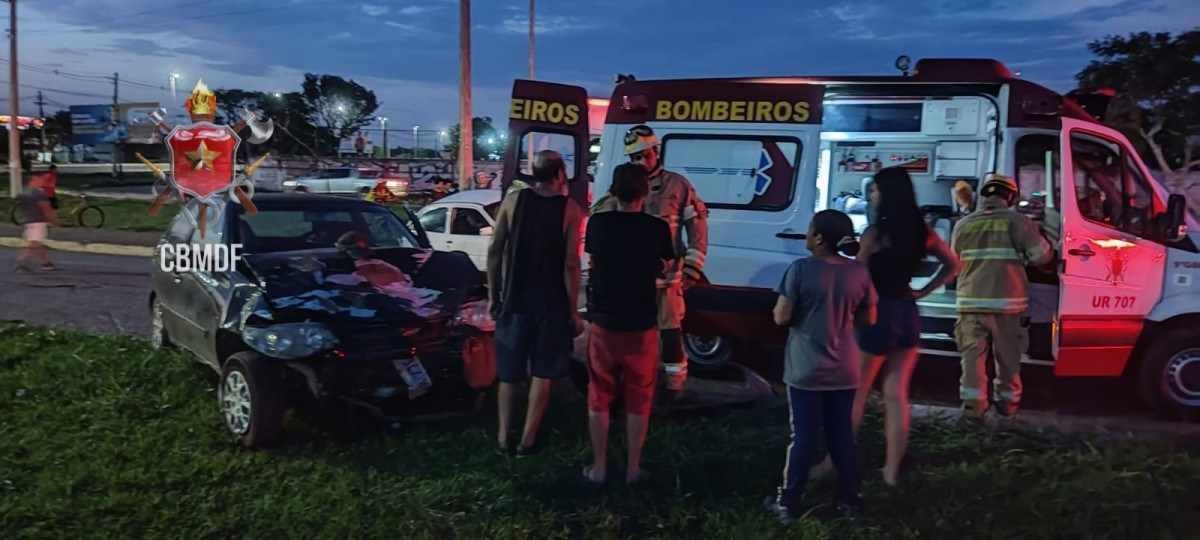 Colisão envolvendo dois veículos deixa duas pessoas feridas em Planaltina na noite deste sábado (14/10)