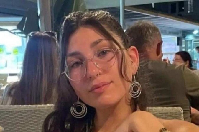 Celeste, 18 anos, estava em um kibutz, espécie de comunidade rural, próxima à Faixa de Gaza, quando desapareceu após o ataque surpresa do Hamas, em 7 de outubro - (crédito: Reprodução / Facebook) Celeste, 18 anos, estava em um kibutz, espécie de comunidade rural, próxima à Faixa de Gaza, quando desapareceu após o ataque surpresa do Hamas, em 7 de outubro - (crédito: Reprodução / Facebook)