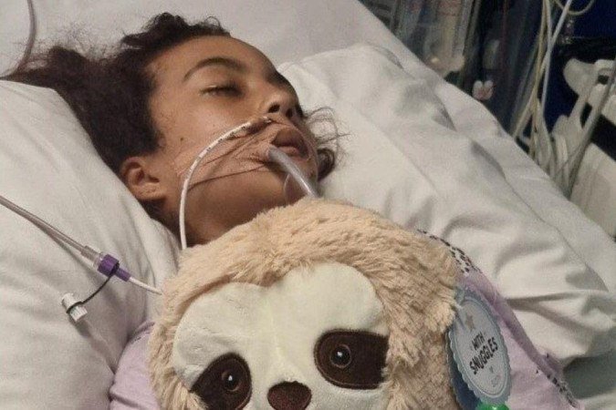 Sarah tem asma e os médicos afirmam que o consumo de vape foi um dos fatores que contribuíram para a deterioração da sua saúde - (crédito: MARY GRIFFIN) Sarah tem asma e os médicos afirmam que o consumo de vape foi um dos fatores que contribuíram para a deterioração da sua saúde - (crédito: MARY GRIFFIN)