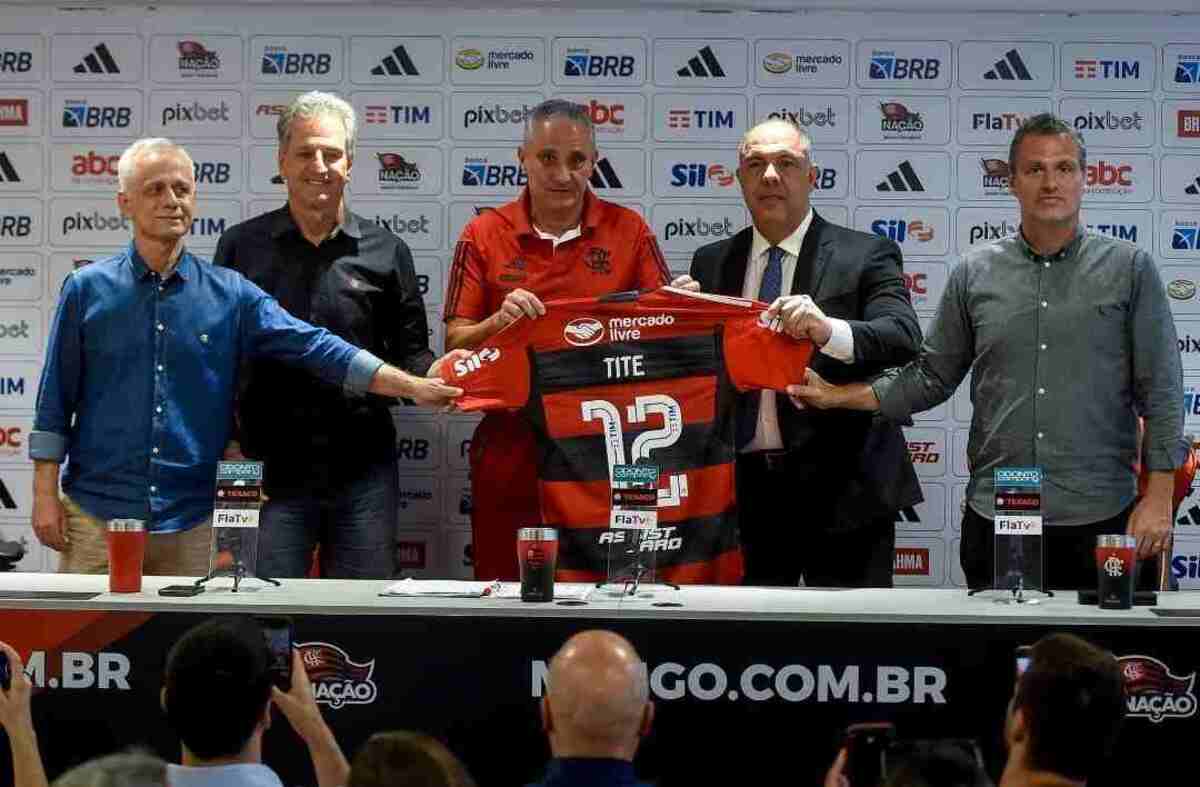 O Flamengo será o 17º clube da carreira de Tite como treinador -  (crédito: Marcelo Cortes / CRF)