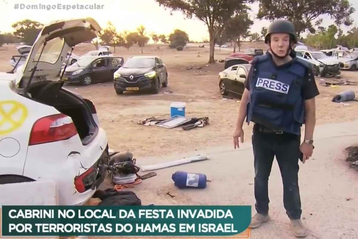 Em Israel, Cabrini interrompe entrevista e corre após sirene alertar bomba