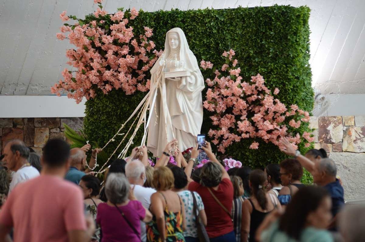 As missas em homenagem à Santa Edwiges começaram às 6h e foram até a noite